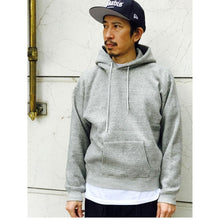 【SWEAT PARKA WITH PRINT】プリントパーカー(BENロゴ)/ショートワイド